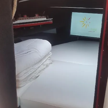 Aloha Ii 보트호텔 아그